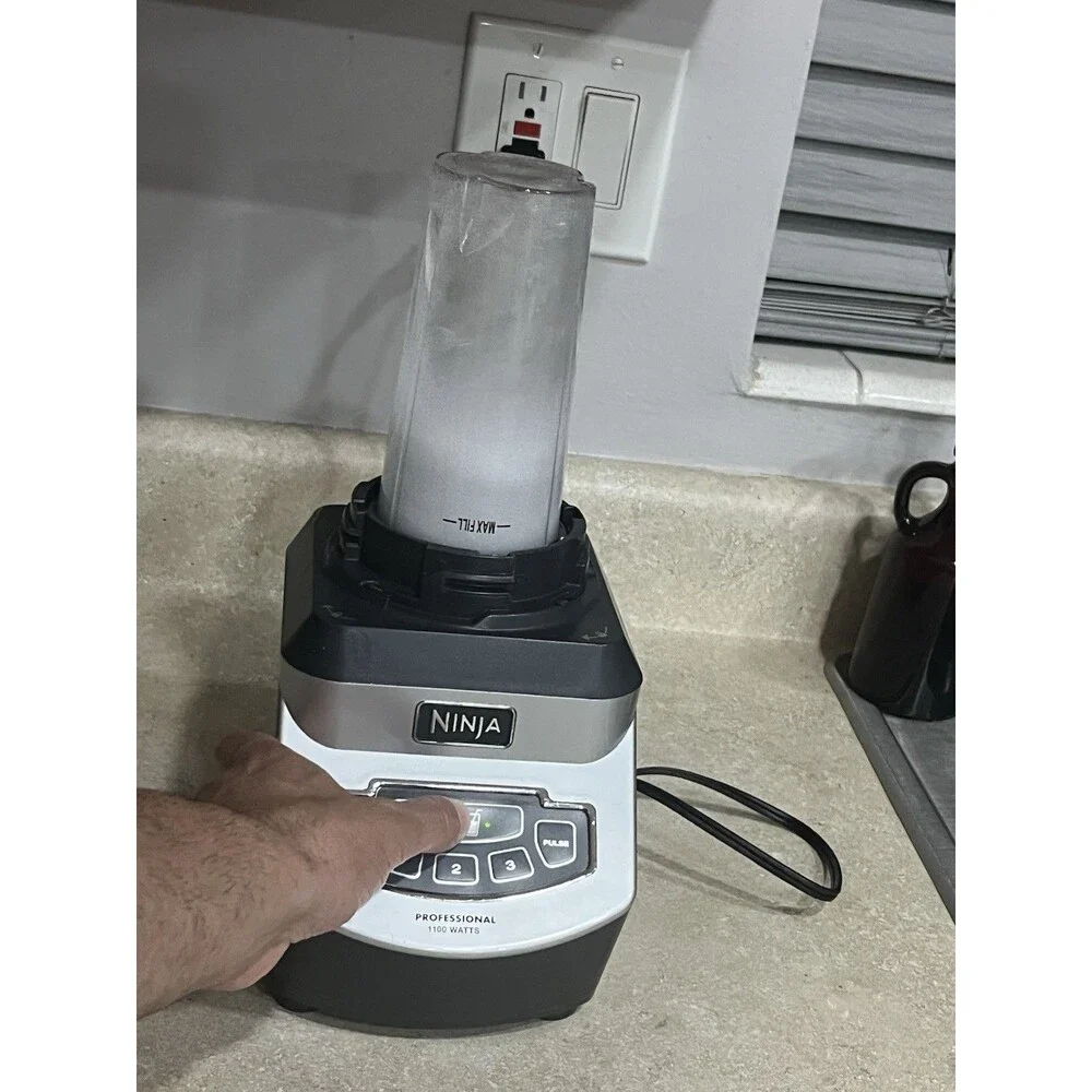 Ninja Professional Blender BL660 30 Base 1100W 2 Single Serve Cups Blade READ